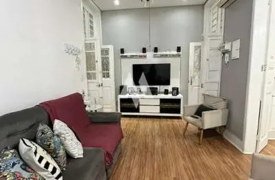 Casa à venda com 2 dormitórios e quintal na vila mathias em santos/sp