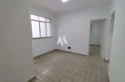 Apartamento à venda com 2 dormitórios e baixo custo de condomínio próximo ao canal 1 no bairro marapé em santos/sp