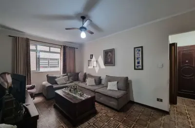 Apartamento reformado à venda com 2 dormitórios de frente e com varanda no campo grande em santos/sp