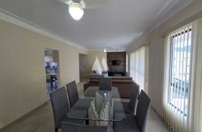 4 dormitórios, 158 m², 2 vagas e praia pertinho — oportunidade rara