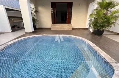 Casa à venda com 3 dormitórios a menos de 200 metros da praia do gonzaguinha em são vicente/sp