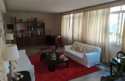 Apartamento à venda com 4 dormitórios próximo ao mar no bairro do Gonzaga em Santos/SP