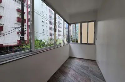 Apartamento 2 dormitórios à venda com varanda e 1 vaga a 1 quadra da praia no Boqueirão, Santos, SP