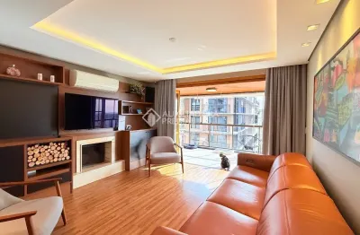 Apartamento 3 dormitórios  no mont serratcom sacada e vista em predio com infra