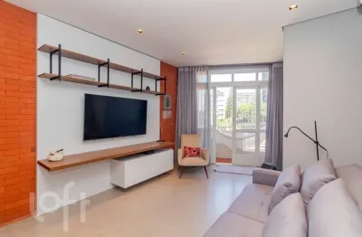 Apartamento reformado com sacada, 2 dormitórios (1 suite)suite)