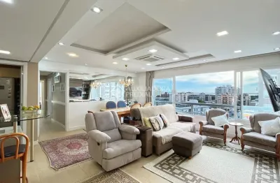 Apartamento amplo com vista para o guaíba e infraestrutura de clube