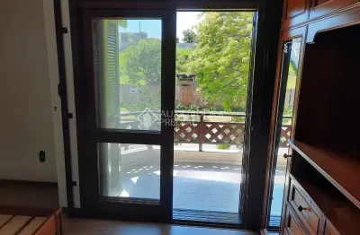Excelente casa à venda, com 5 quartos,   em jardim itu - porto alegre
