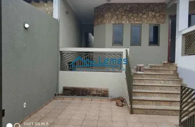 Casa jardim aeroporto - 03 dormitórios sendo 01 suíte, sala de estar com varanda, cozinha com armários, edícula assobrada com 01 dormitório e varanda. área de lazer com piscina e churrasqueira.