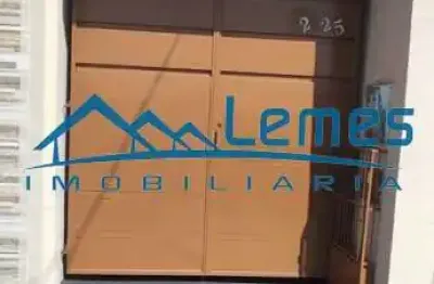 Parque roosevelt ao lado do panelão sup. - 02 dormitórios, 01 wc, sala, cozinha grande com gabinete, quintal, 01 vaga de garagem coberta. pintura nova!