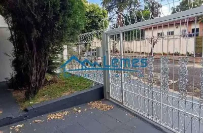 Vila universitária, 03 dormitórios sendo 02 suítes, 02 salas, sala de jantar, lavabo, cozinha, despensa, wc social, área de lazer com churrasqueira,  02 garagens cobertas, edícula com 01 despejo, 01 w