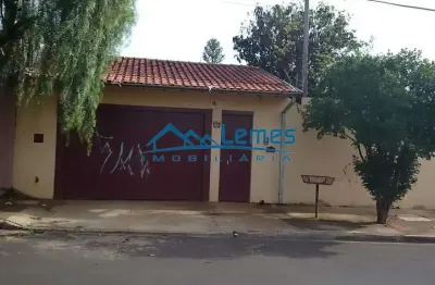 ALTO PARASIO - 02 Dormitórios, sala, 01 cozinha, área de serviço, 01 WC social, varanda frontal, pomar, garagem coberta para 02 carros e 02 descobetos, portão eletrônico!ps