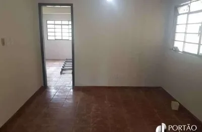 Casa com 3 quartos para alugar na Sargento Jose Dos Santos, Jardim Nova Esperança, Bauru