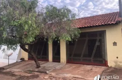 Casa com 3 quartos à venda na Rua Alarico Sarlo Alves, Conjunto Habitacional Isaura Pitta Garms, Bauru