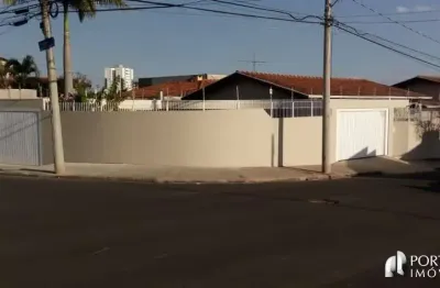 Casa com 3 quartos para alugar na Rua Horton Hoover, Jardim Europa, Bauru