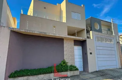 Casa com 4 quartos para alugar no Jardim Santa Paulina, Bragança Paulista 