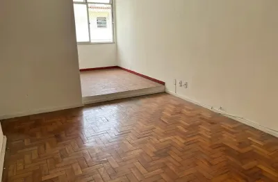 Apto botafogo - rua general severiano - 1 qto / dep. de serviço / vaga de garagem/ portaria 24 horas.