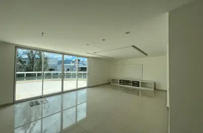 Cobertura linear de alto padrão no recreio dos bandeirantes com 3 suítes e terraço de 50m²