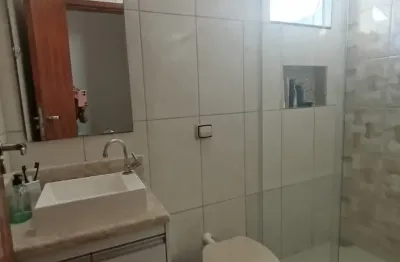 Bairro mombaça a poucos minutos do centro. casa toda com acabamento de qualidade.