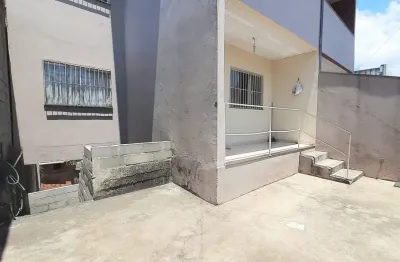 Casa duplex de 02 qtos, solda manhã, com quintal em alterosas