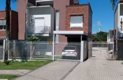 Sobrado com 3 quartos s 01 suíte para alugar, 168 m  por R  5.500 mês - Campo Comprido - Curitiba PR