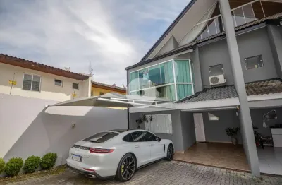 Sobrado com 3 quartos mobiliado e decorado a venda no ecoville
