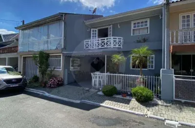 Sobrado 3 quartos à venda no fazendinha  condomínio com taxa baixa  curitiba