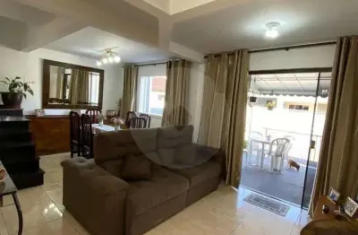 Sobrado 3 quartos à venda no fazendinha  condomínio com taxa baixa  curitiba
