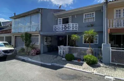 Sobrado 3 Quartos à Venda no Fazendinha – Condomínio com Taxa Baixa – Curitiba