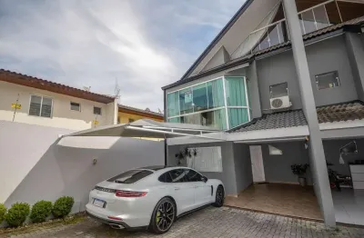 Sobrado com 3 quartos mobiliado e decorado a venda no ecoville