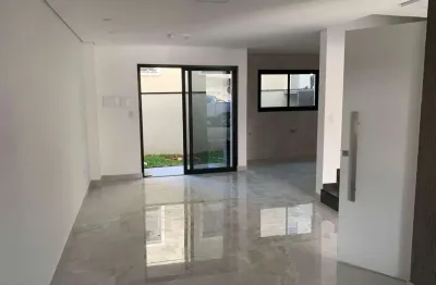 Sobrado triplex em condomínio | 3 quartos com suíte | alto boqueirão