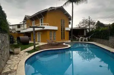 Casa duplex, ótimo terreno, maravilhosa piscina, espaço gourmet, no condomínio colina do retiro, na