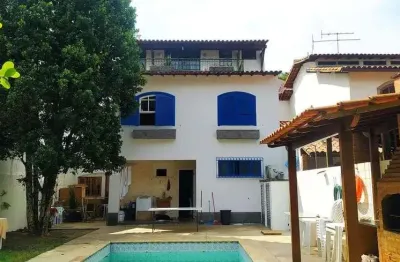 Venda: casa, 5 quartos, dependência completa, piscina, churrasqueira, condomínio fechado,freguesia!!