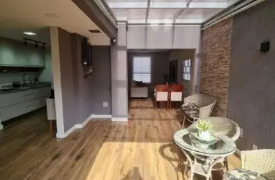 Venda: casa, 4 quartos, reformada, dependência, sol da manhã, no magic garden houses, freguesia!