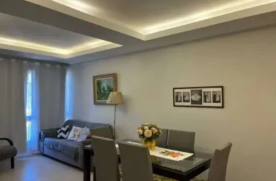 Venda: 2 quartos, silencioso, vista livre, andar alto, em prédio com piscina, quadra, no pechincha