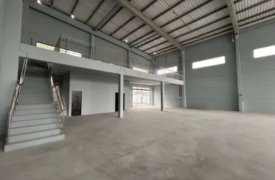 Galpão com 740m² para locação no bairro são domingos em navegantes