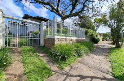 Casa com 3 quartos para alugar na rua matias josé bins, 847, três figueiras, porto alegre por r$ 7.750