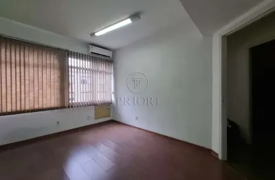 Sala comercial com 3 salas para alugar na rua general vitorino, 129, centro histórico, porto alegre por r$ 800
