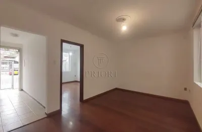 Casa com 2 quartos à venda na rua doutor timóteo, 40, floresta, porto alegre por r$ 660.000