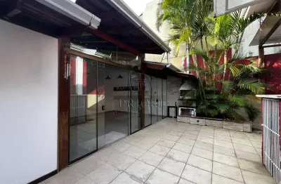 Casa com 2 quartos à venda na avenida bahia, 661, são geraldo, porto alegre por r$ 520.000