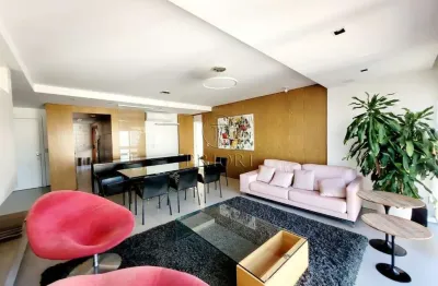 Apartamento com 3 quartos para alugar na Rua João Caetano, 79, Três Figueiras, Porto Alegre por R$ 11.400