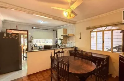 Casa com 3 dormitórios à venda, 169 m² por r$ 650.000,00 - jardim acapulco - londrina/pr