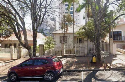 Casa à venda na Avenida Canadá, Centro, Cambé