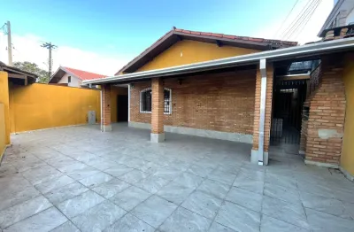 Casa á venda  2 dormitórios, bairro poiares, com 250 m² de terreno , r$420 mil reais, caraguatatuba-sp