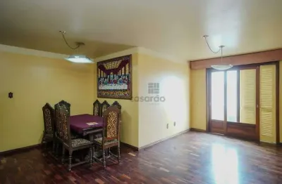 Apartamento com 3 quartos para alugar no Centro, Pelotas 