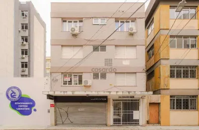 Apartamento com 2 quartos para alugar no Centro, Pelotas 