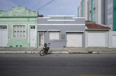 Casa versátil no centro de pelotas: moradia com espaço para negócio!