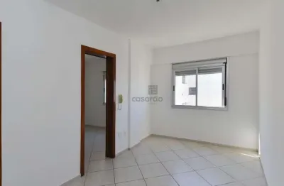 Apartamento com 1 quarto para alugar no Centro, Pelotas 