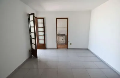 Apartamento com 2 quartos para alugar no Centro, Pelotas 
