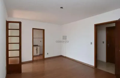 Apartamento com 2 quartos para alugar no Centro, Pelotas 