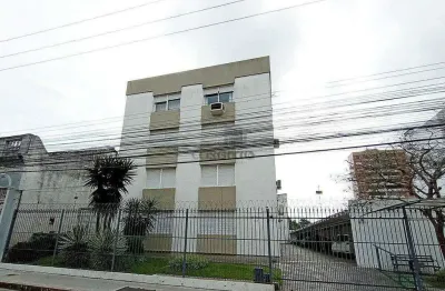 Apartamento com 3 quartos para alugar no Centro, Pelotas 